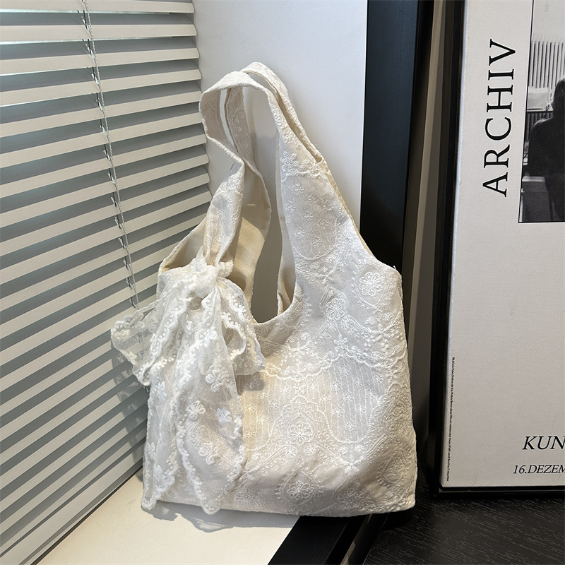 Korean Style Lace Flower Canvas Tote Bag Women's New Large Capacity Commuter Lazy Style One Shoulder Tote Bag Trendy - Image 2
