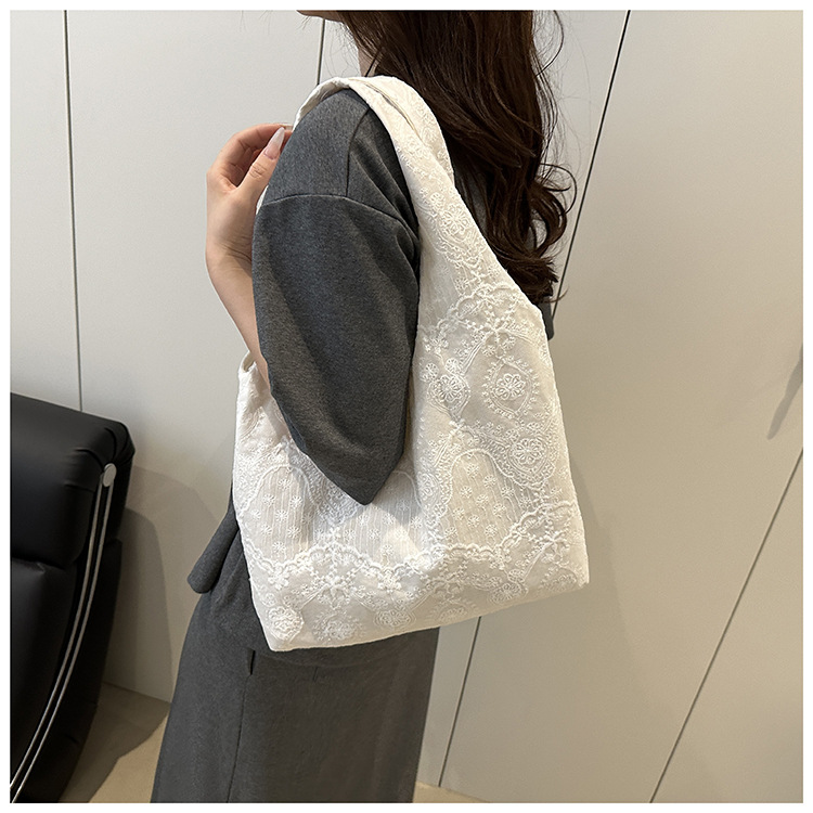 Korean Style Lace Flower Canvas Tote Bag Women's New Large Capacity Commuter Lazy Style One Shoulder Tote Bag Trendy - Image 4